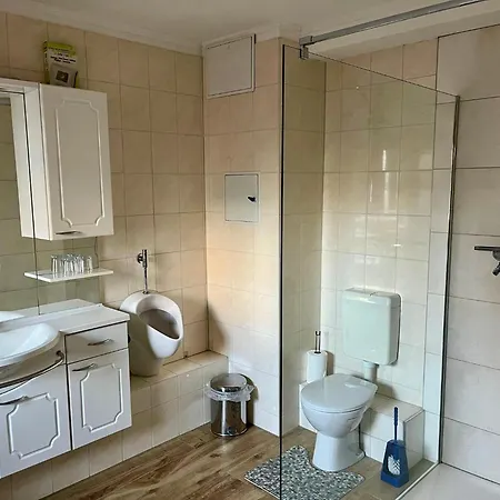 Gemuetliches Doppelzimmer Mit Boxspringbett & Grossem Bad דירה